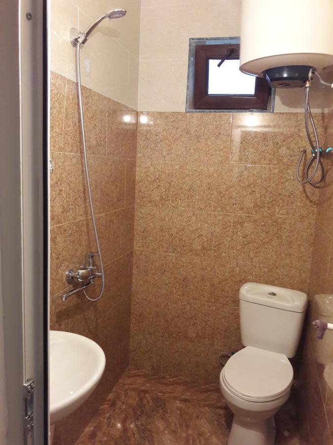Guest House Adelina Mestia Bagian luar foto