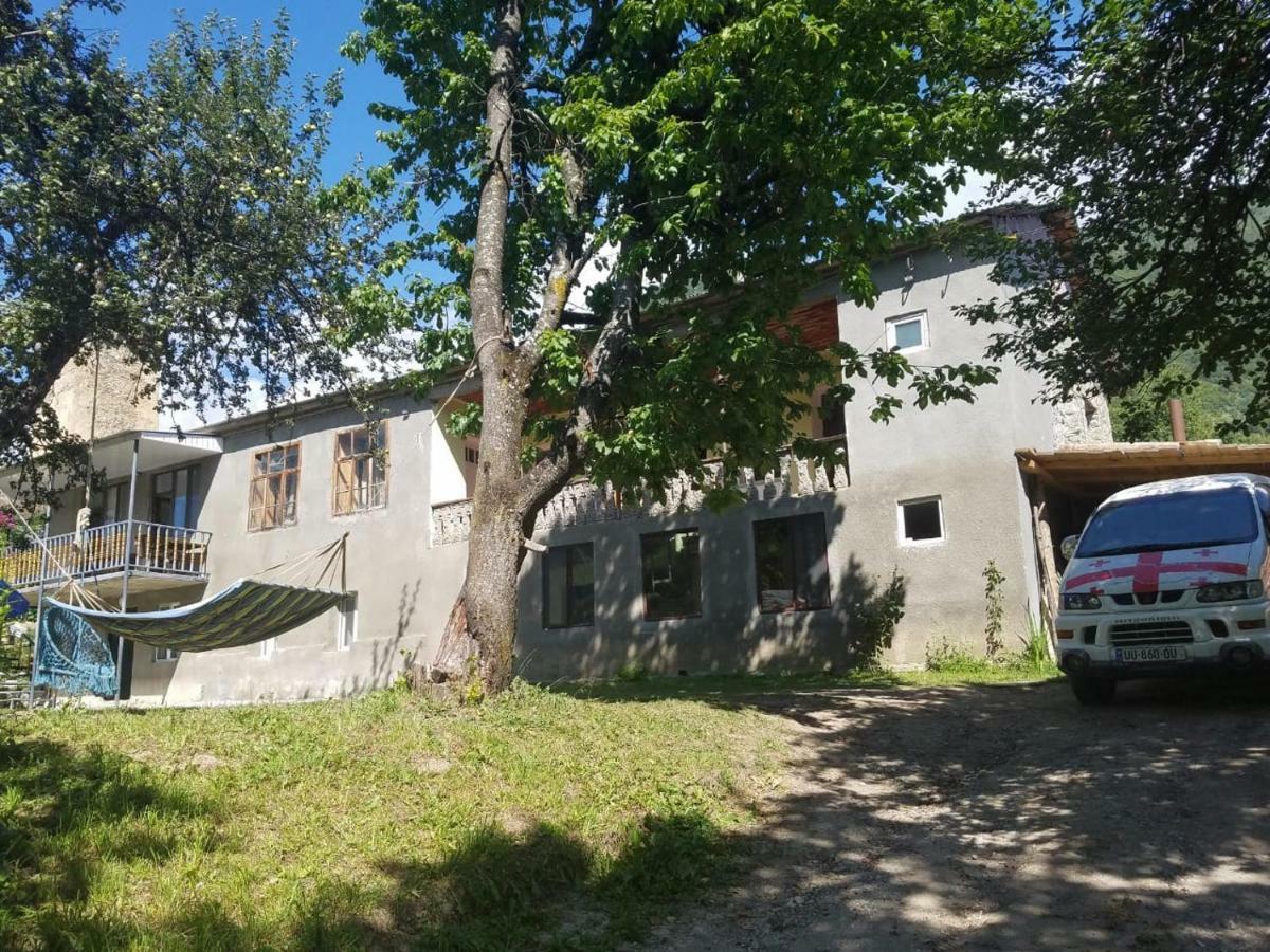 Guest House Adelina Mestia Bagian luar foto